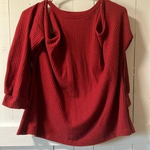 Maron cold shoulder top